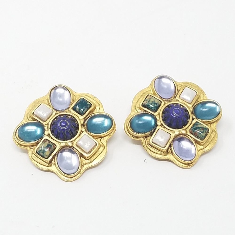 Vintage blue cabochon gold tone clip-on earrings retro old money luxury